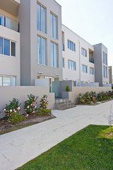 Back of Building (2010-04-29)