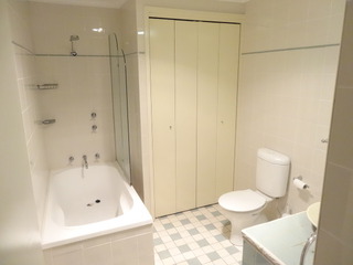 Bathroom (2014-08-15)