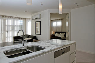 Kitchen to Lounge (2010-08-31)