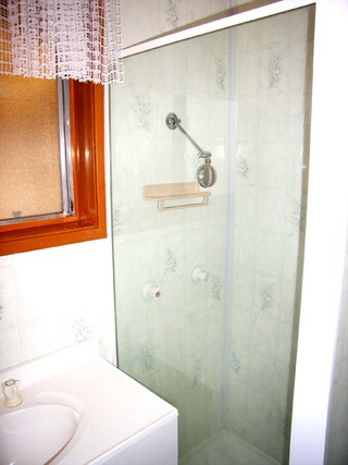 Bathroom (2006-04-29)