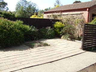Front courtyard (2011-08-15)