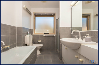 Bathroom (2014-07-28)