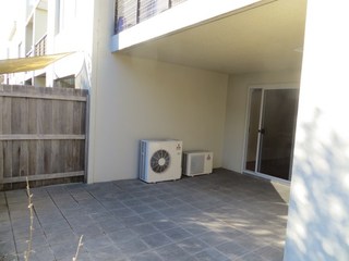 Rear courtyard (2015-07-09)