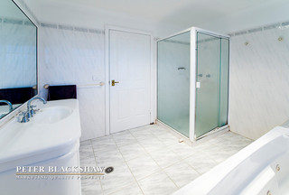 bathroom upstairs (2014-11-05)