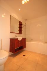 Bathroom (2014-03-27)