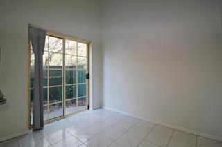 5/7 Wiseman Avenue North Wollongong - Dining (2015-08-13)