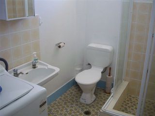 Bathroom/laundry (2013-11-29)
