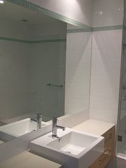 Bathroom 1 (2010-04-29)