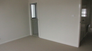 Bedroom 1 (2012-08-28)