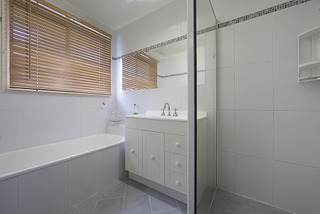 Bathroom (2013-11-13)