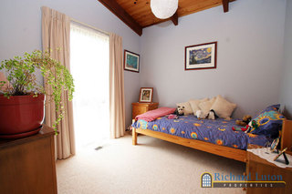 Bed 2 (2006-03-21)