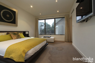 Bedroom 1 (2015-07-24)