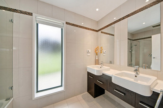 Bathroom (2011-11-10)