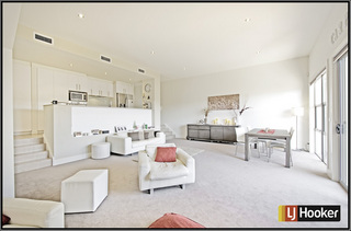 Living/Kitchen (2011-11-25)