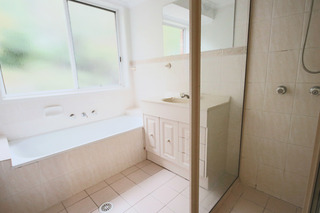 Bathroom (2016-05-12)