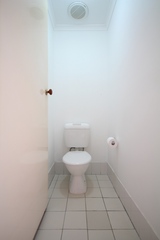 Separate toilet (2014-02-06)