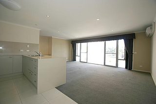 Living & Kitchen (2006-11-21)