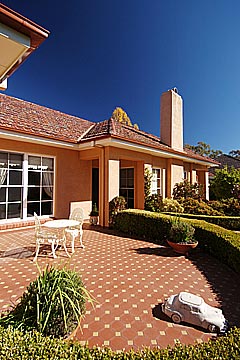 Front terrace (2004-05-14)