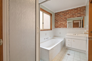 Bathroom (2015-05-28)