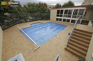 Swimming Pool (2011-04-06)