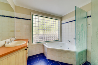 Bathroom (2015-06-11)