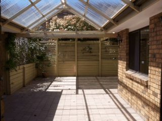 Courtyard (2007-10-17)