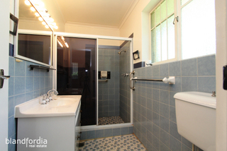 Bathroom (2014-02-03)