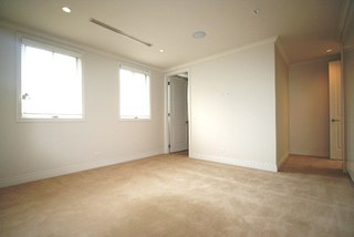 Bed 4 to Ensuite (2013-01-07)