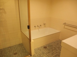 Bathroom (2017-11-06)