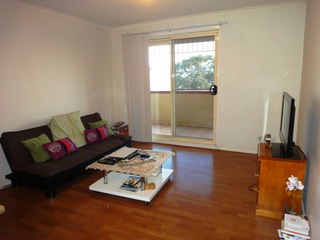 Lounge Room (2013-04-26)