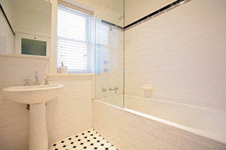 Bathroom (2010-07-19)