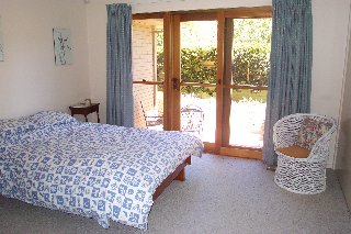 Bed 3 (2002-11-04)