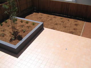 Courtyard (2004-11-17)