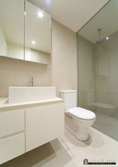 Bathroom (2008-12-09)