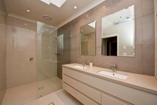 Bathroom (2010-06-15)