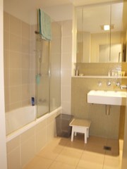 Main bathroom (2017-11-01)