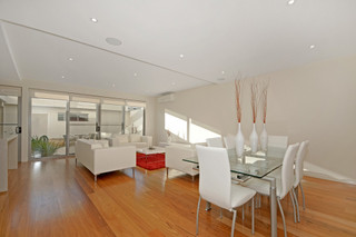 Dining/Lounge (2010-05-06)