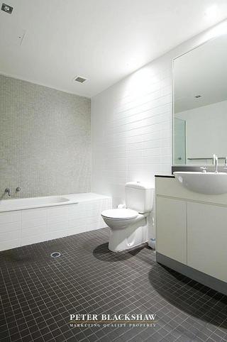 Bathroom (2008-03-16)
