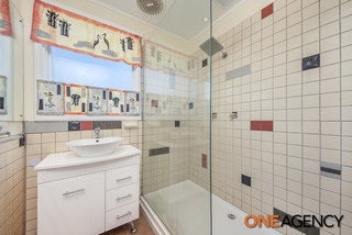 Renovated bathroom (2016-02-24)