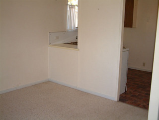 Lounge/Kitchen (2006-08-16)