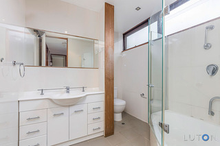 Bathroom (2016-05-11)