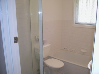 Bathroom (2015-05-02)