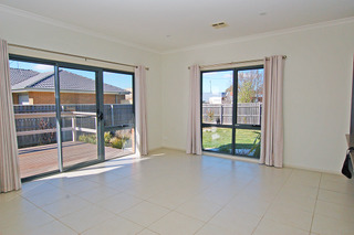 Family Room (2015-12-23)