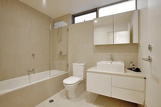 Bathroom (2015-03-20)
