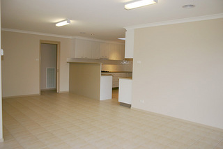 Family to kitchen (2005-06-22)