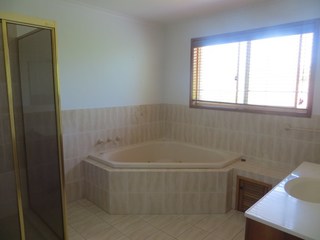 Bathroom (2018-04-23)