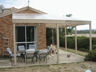 Patio to rear yard (2006-12-01)