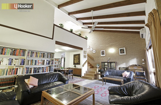 Lounge (2011-05-12)