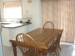 Dining (2003-10-02)