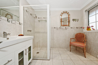 Bedroom 4 Ensuite (2011-10-13)